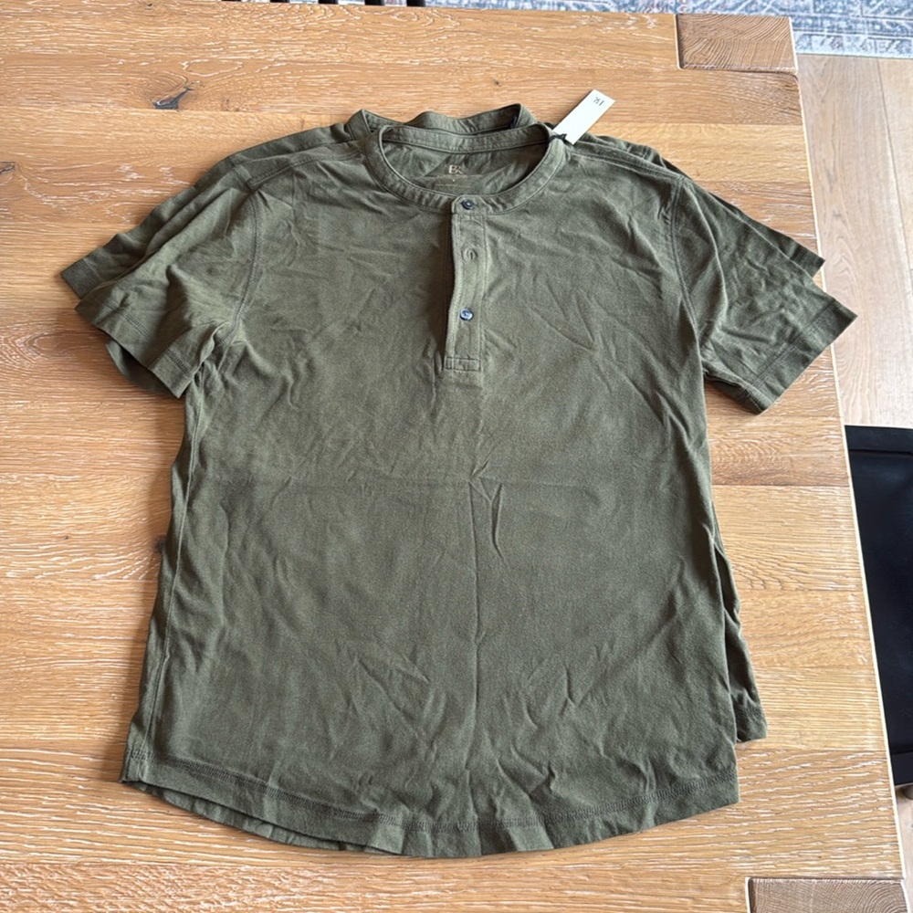 Men’s green Henley